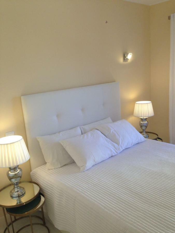 Beachfront Seaview Litoralmar Apt, Fast Wifi, Airco, Pool, Private Parking Portimão Esterno foto